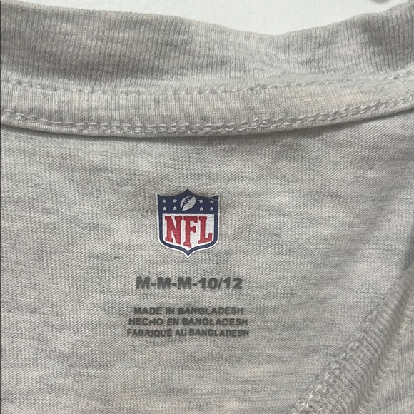 NFL Gray T-Shirt with Patriots Logo Size Medium - Picture 2 of 5